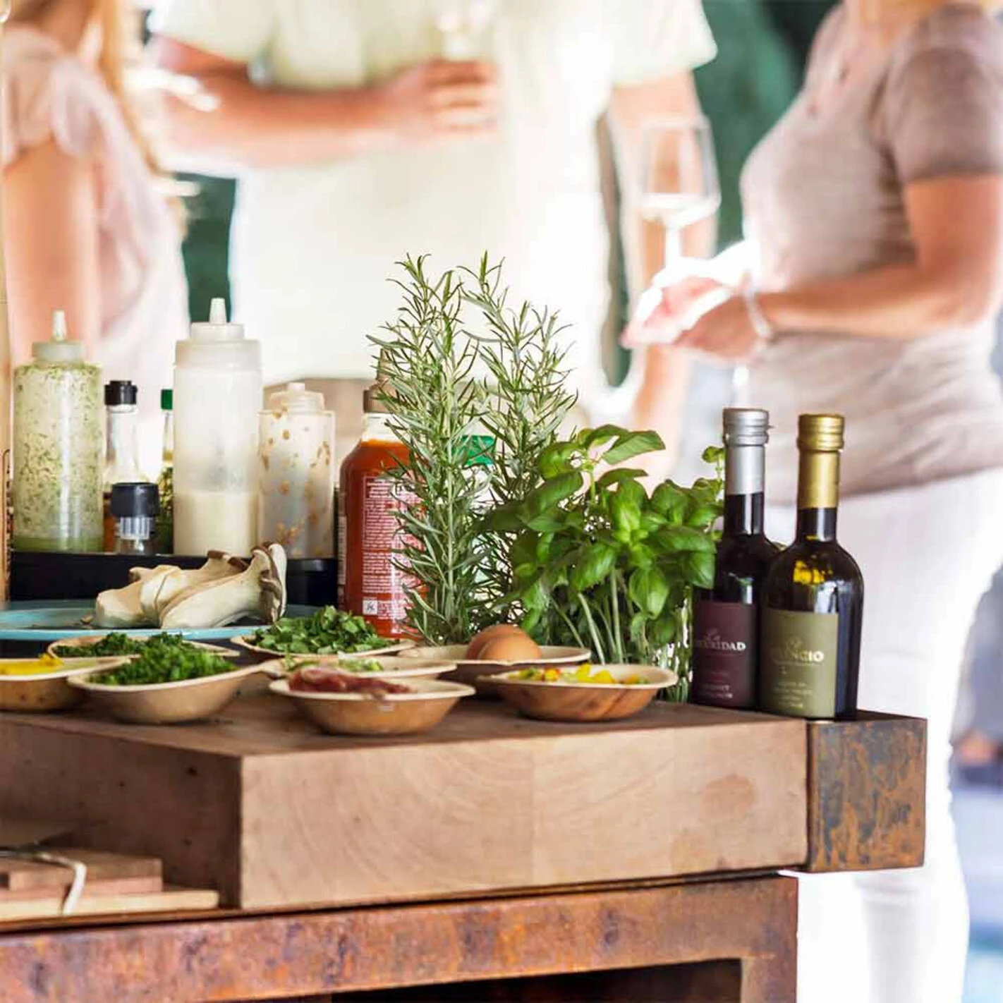 Brasero Plancha OFYR Island 100 En Corten + Plan De Travail Teck 3 Brasero Plancha OFYR Island 100 En Corten + Plan De Travail Teck – Image 3